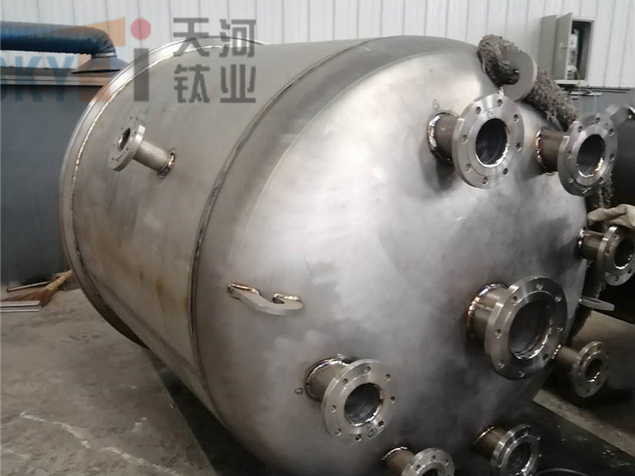 鈦反應(yīng)設(shè)備加工件